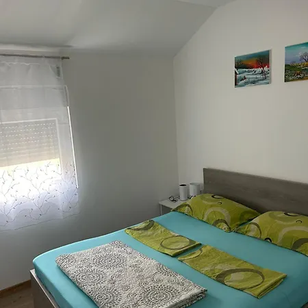 Lun Apartment *